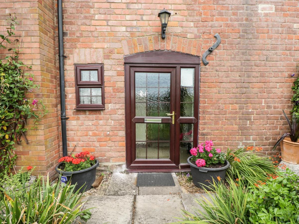 Lawn Farm Cottage Gloucester Exterior photo